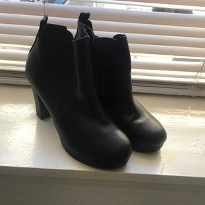 Black Voga boots